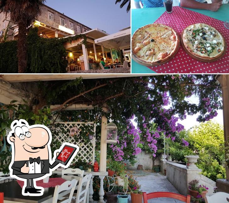 Pizzeria "La Casa" si caratterizza per la esterno e tavolo da pranzo