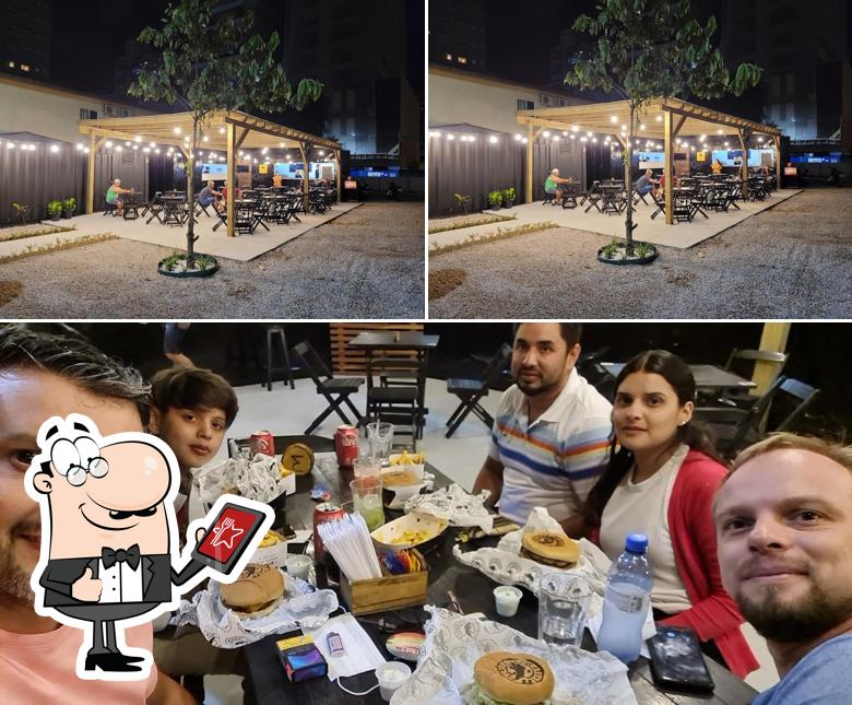 O Dark Bull Burger se destaca pelo exterior e interior