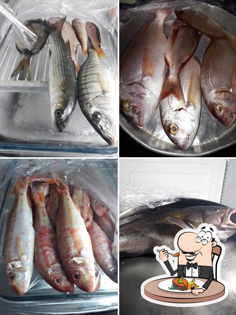 Periklis Fishtavern Περικλής propose un menu pour les amateurs de fruits de mer