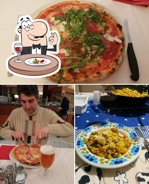 Tra le diverse cose da Pizzeria Il Caminetto si possono trovare la cibo e interni