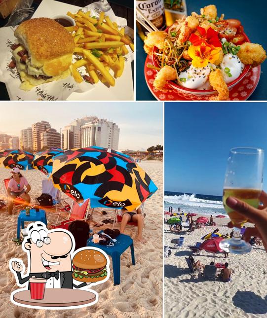 Peça um hambúrguer no Hula Hula Beach Bar