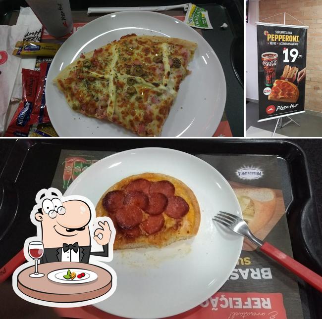 A foto da comida e bebida no Pizza Hut Shopping Light