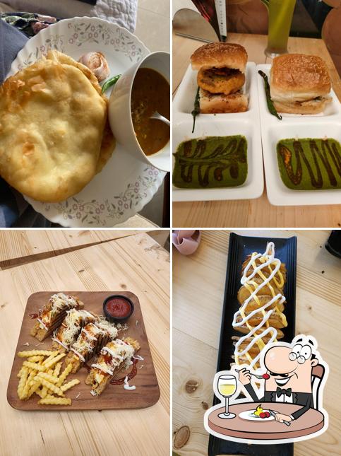 Food at Chaat di Hatti, Tonca