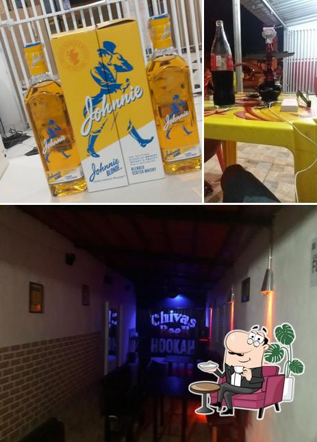 Entre diversos coisas, interior e comida podem ser encontrados no Chivas Beer Hookah