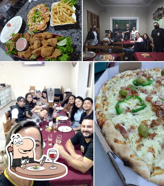 A imagem da comida e mesa de jantar no Duplos beer pizzaria e bar