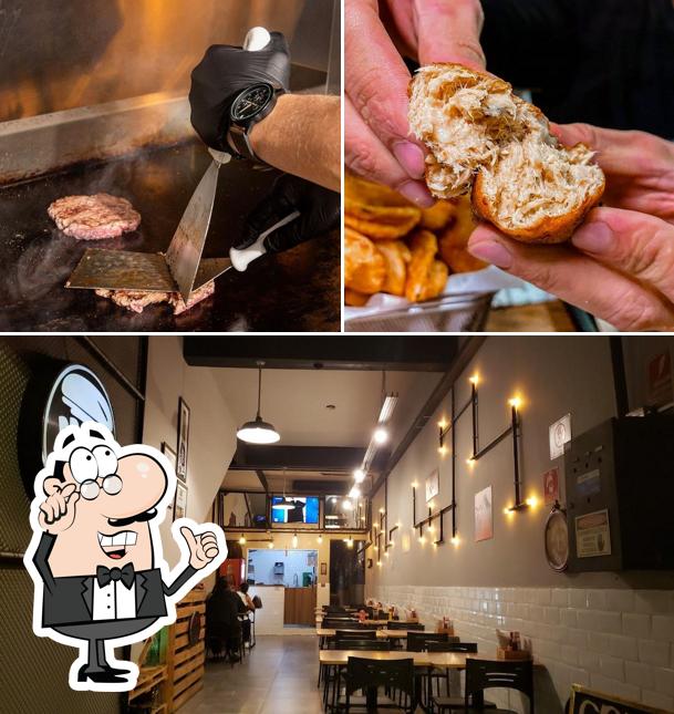 Sente em uma das mesas no Projeto Burguer