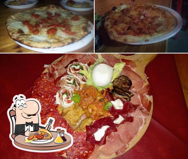 Prenditi una pizza a Pizzeria La piazzetta