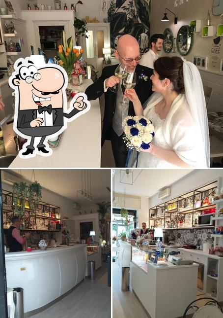 Siediti a un tavolo di Caffè Manzoni