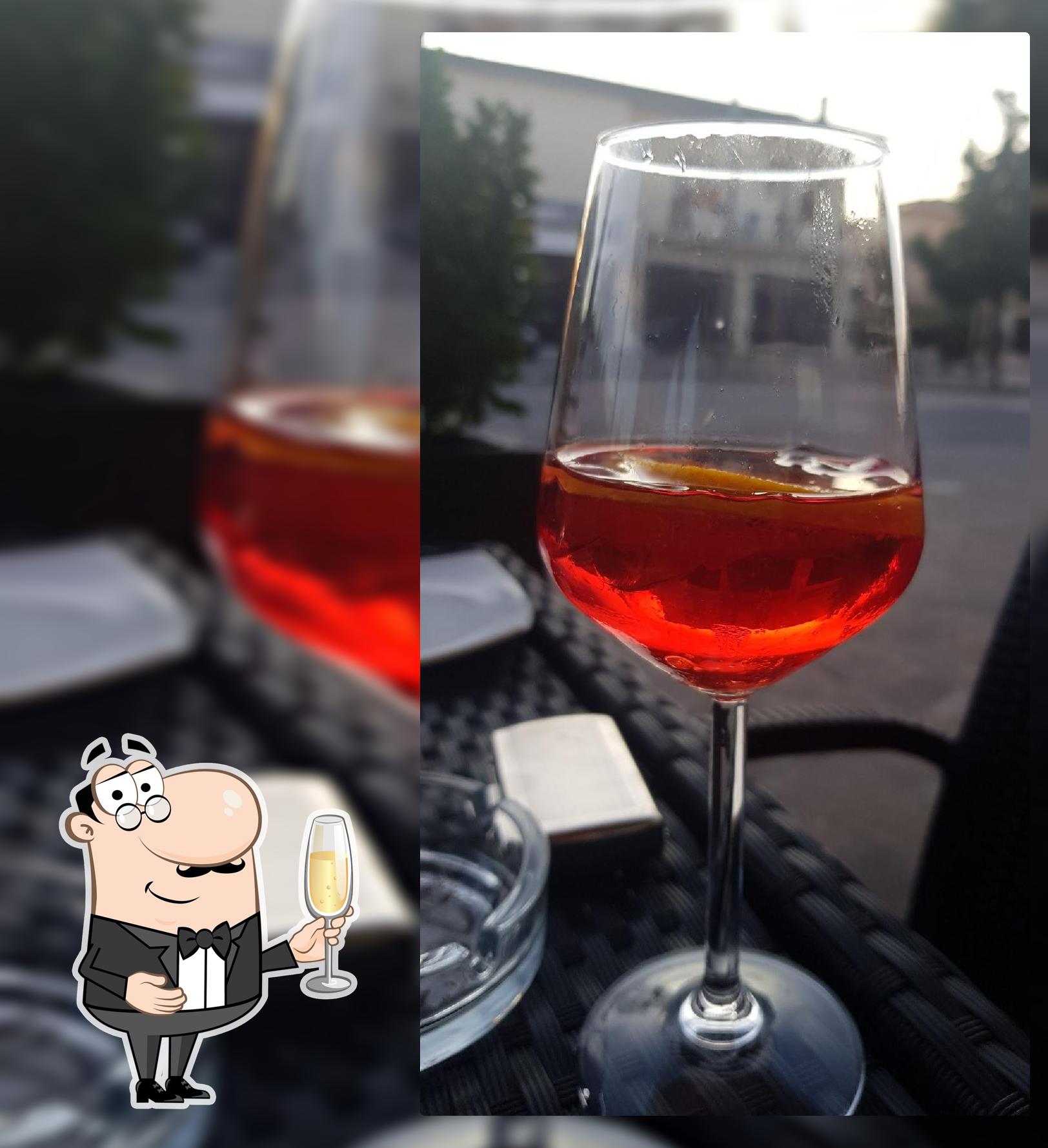 Feel Cafè propone un'ampia serie di cocktail e drink alcolici