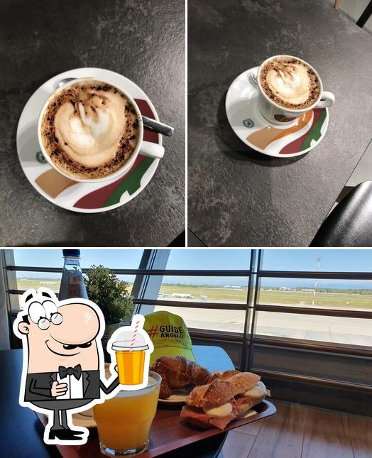 Goditi qualcosa da bere a Mokà Cafè e Gourmè - Trieste Aeroporto