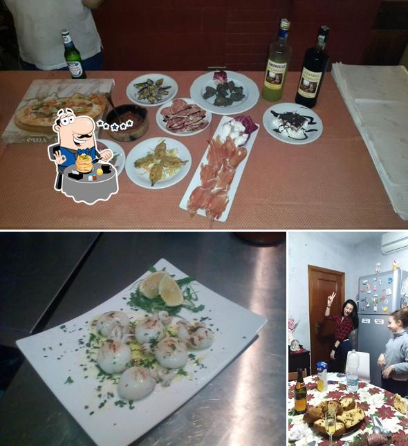 La foto della cibo e tavolo da pranzo di Al Cantuccio