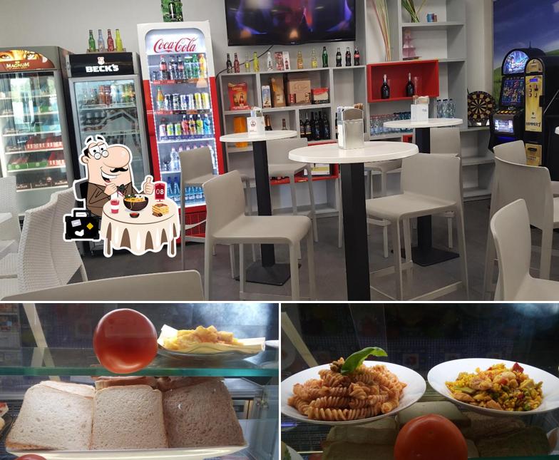 La cibo e interni del ristorante