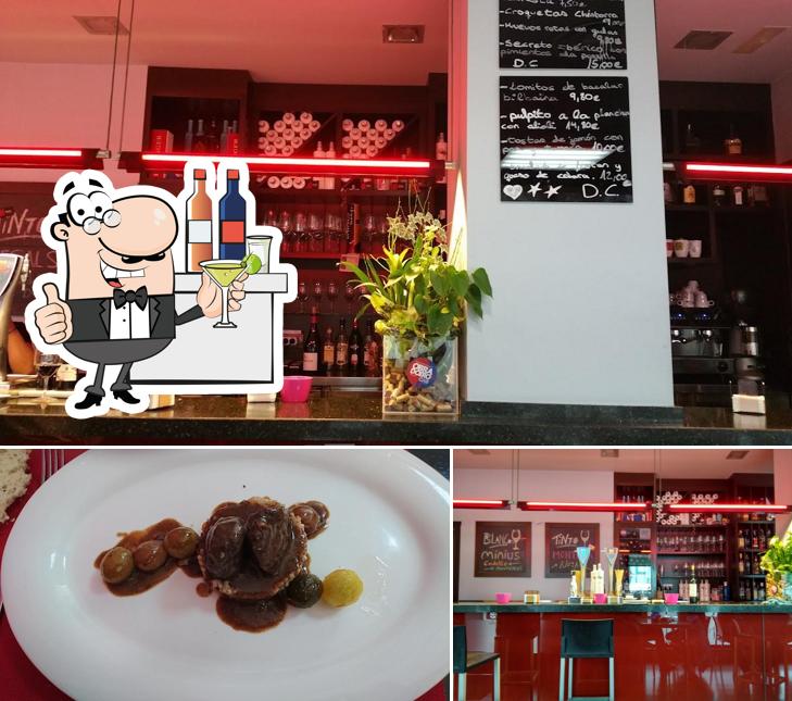 Mira las fotografías que muestran barra de bar y comida en Restaurante de Carmen