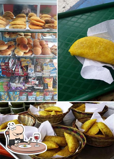 Еда в "Empanadas El Gustazoo"