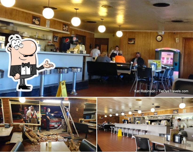 Pitt Grill, 186 304, 301 US59 in Queen City Restaurant menu and reviews