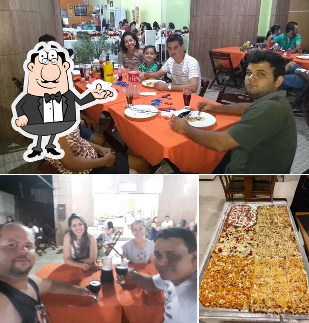 Sente em uma das mesas no Pizzaria Casa Nova