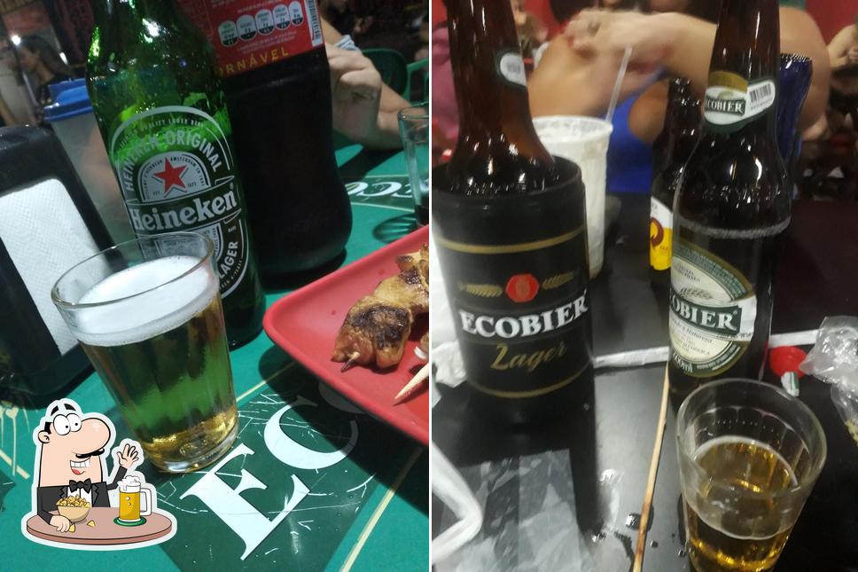 Peça um copo de cerveja leve ou escura