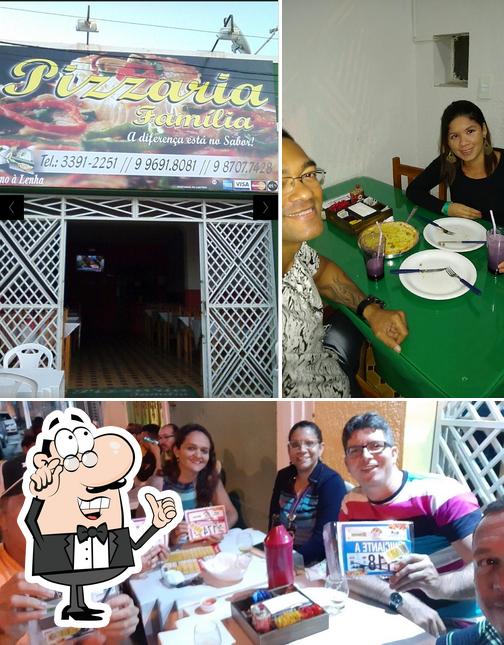 O interior do Pizzaria Família