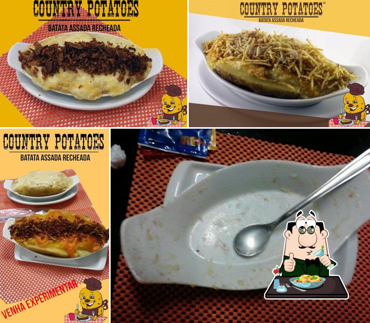 Comida em Country Potatoes - Batata Assada Recheada desde 1985