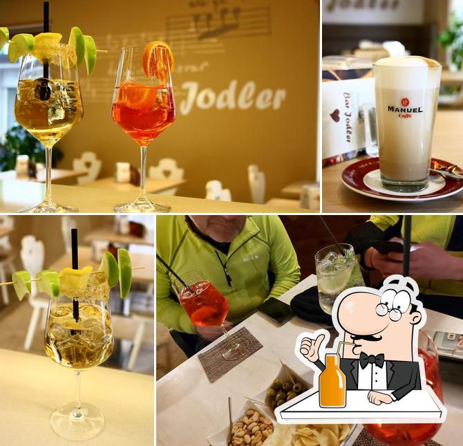 Goditi un drink a Bar JODLER