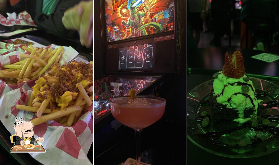 Platos en Pinball Space