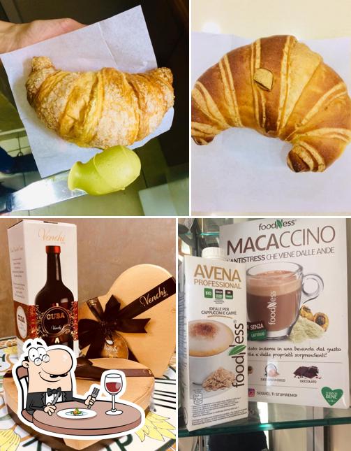 Tra le diverse cose da Caffe Cordial Bar si possono trovare la cibo e bevanda