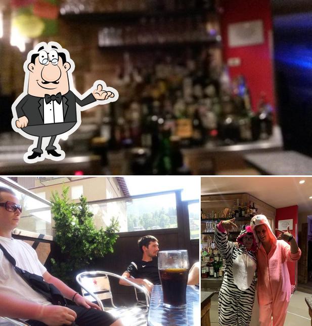 Tra le varie cose da Willy Pub si possono trovare la interni e bancone da bar