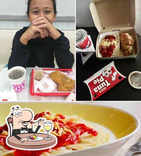 Food at Jollibee