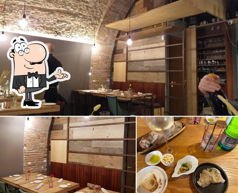 Siediti a un tavolo di L'Osteria dell'Orologio