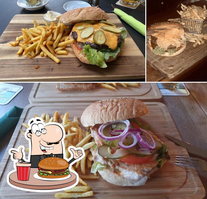 Prenez un hamburger à Café- Bar- Restaurant Lemberg