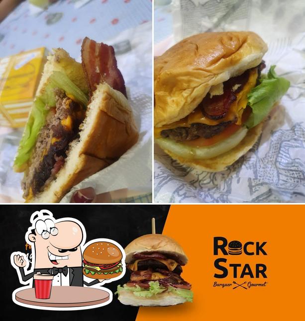 Experimente um hambúrguer no Rock Star Burguer Americana