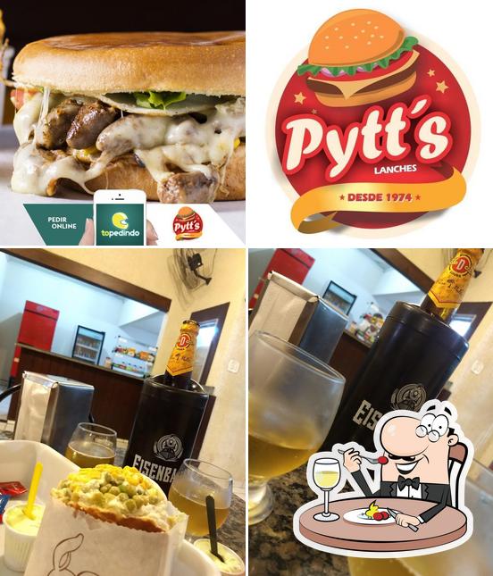 Pytt's Lanches se distingue por su comida y bebida