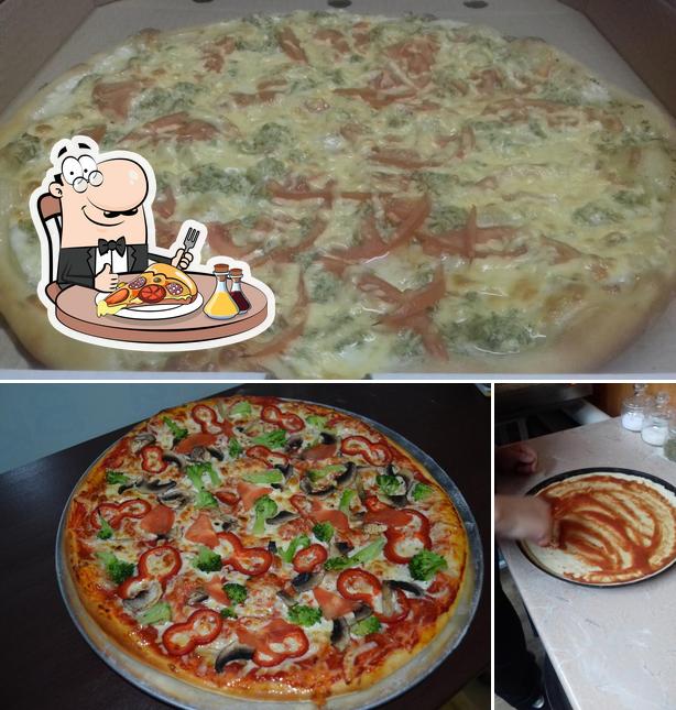 Pick pizza at Суши Панда