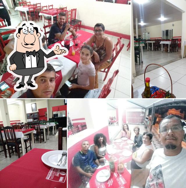 Sente em uma das mesas no Pizzaria Casa Nossa - Sete Lagoas/MG