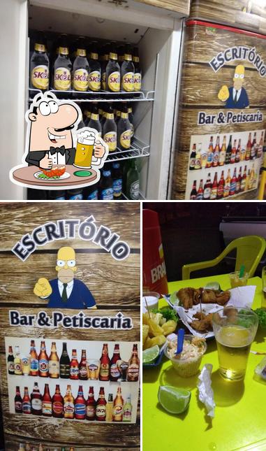 Peça um copo de cerveja leve ou escura