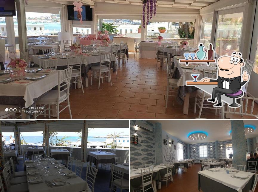Siediti a un tavolo di Ristorante Frontemare