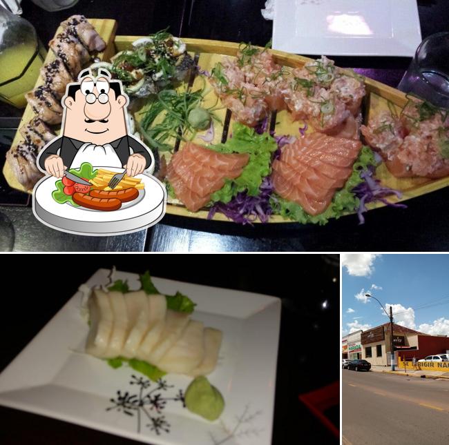 Dê uma olhada a foto apresentando comida e exterior no Enkai