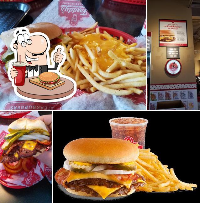 Tómate una hamburguesa en Freddy's Frozen Custard & Steakburgers