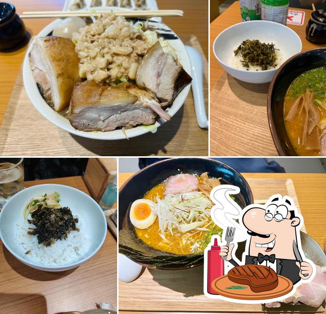Pick meat dishes at 麺屋 NARUTO バンコク スクンビット ラーメン