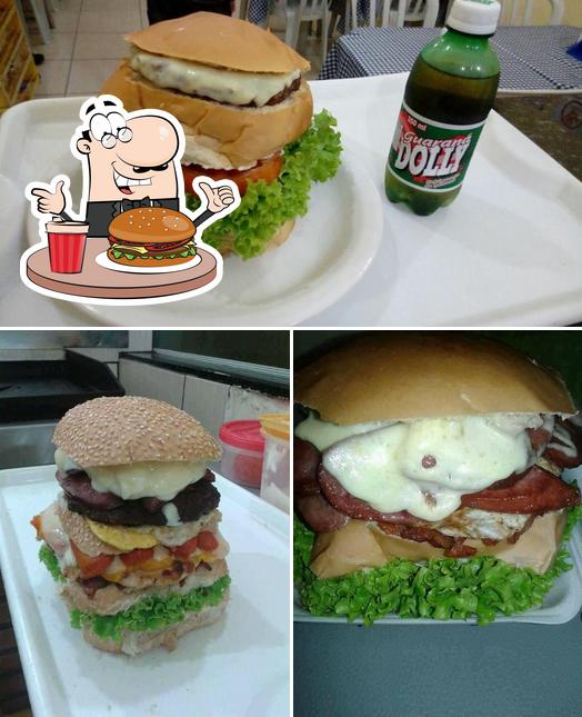 Delicie-se com um hambúrguer no Burger & Stars