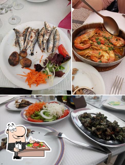 Попробуйте блюда с морепродуктами в "Restaurante o Piteu"