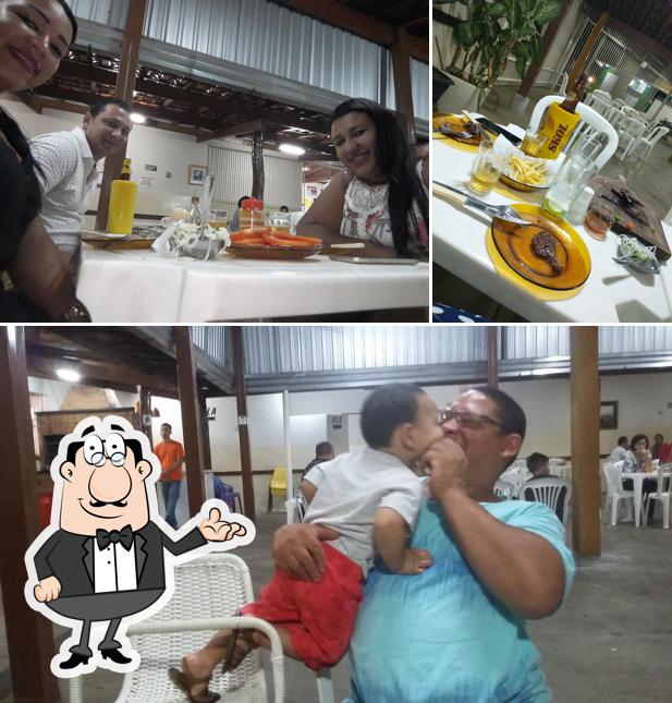 Sente em uma das mesas no Picanha Bar