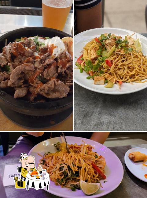 Еда в "East Village Asian Diner"
