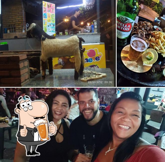 Desfute uma tulipa de cerveja leve ou escura