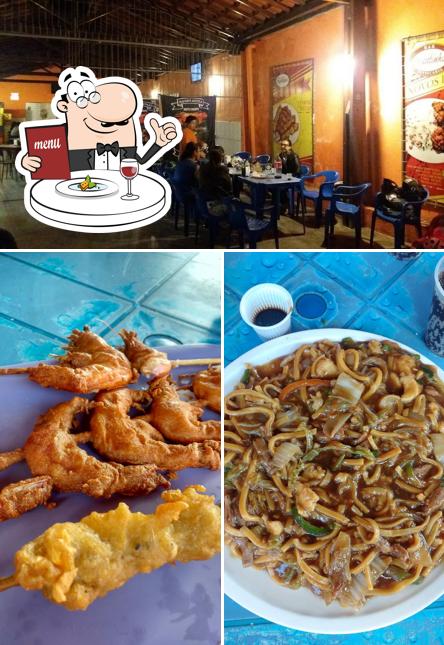 Entre diferentes coisas, comida e interior podem ser encontrados no Espetinho do Chinês