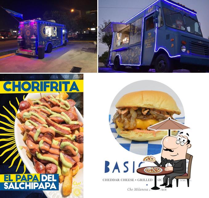 Check out the photo displaying exterior and food at Che Milanesa Food Truck