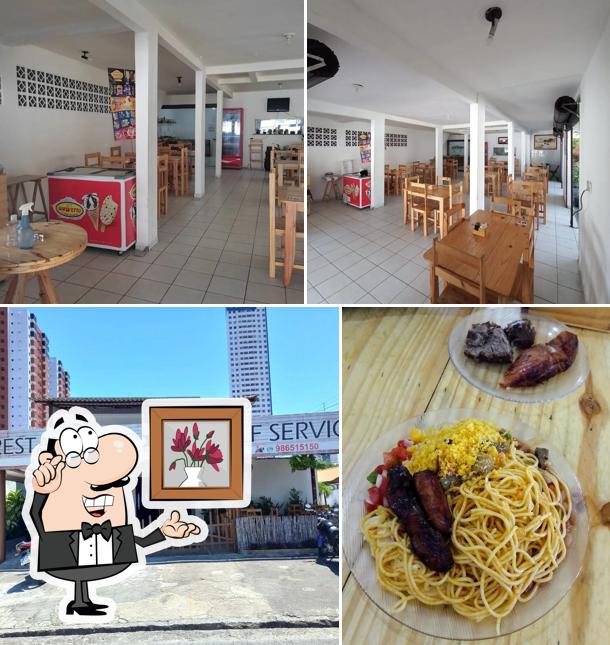 Sente em uma das mesas no Restaurante Manaíra Self-service
