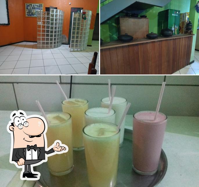 A imagem da interior e bebida no Mascote Pizzaria Caete