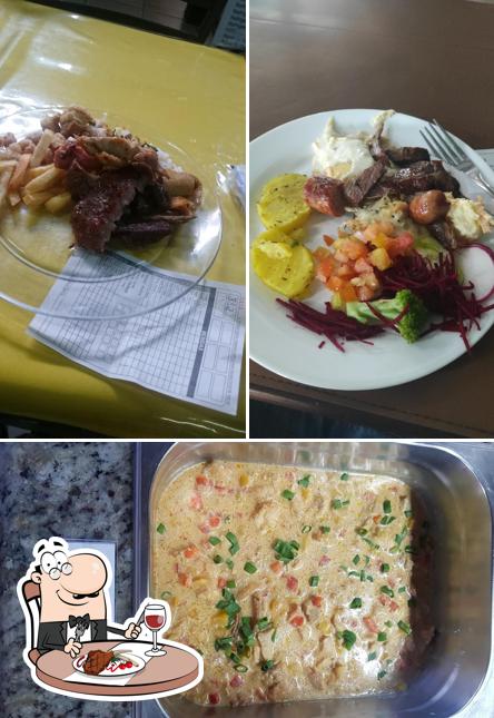 Experimente pratos de carne no Alecrim Cozinha Brasileira