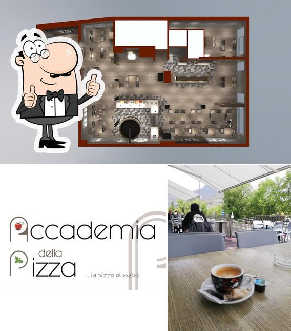 Regarder cette image de Accademia della Pizza